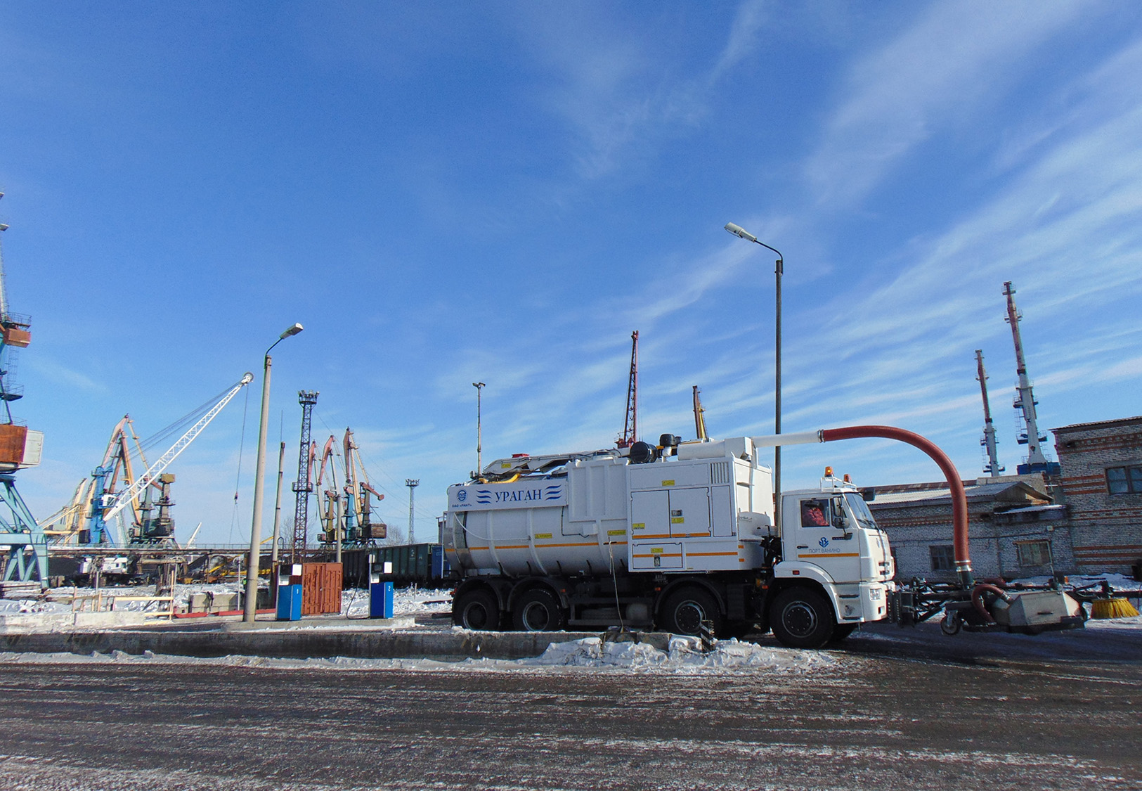 Вакуумный погрузчик в порту «Ванино»